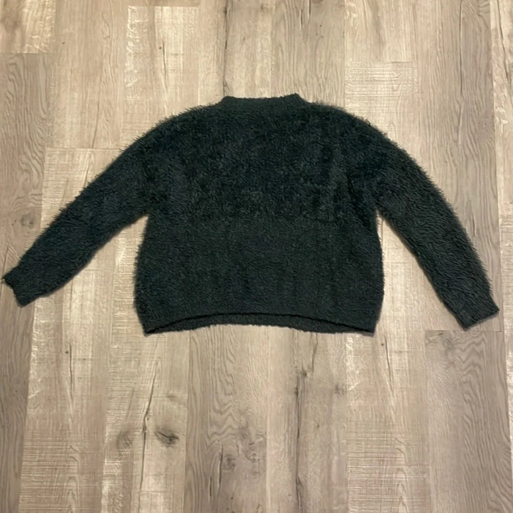Sweater - Picture 2 of 4